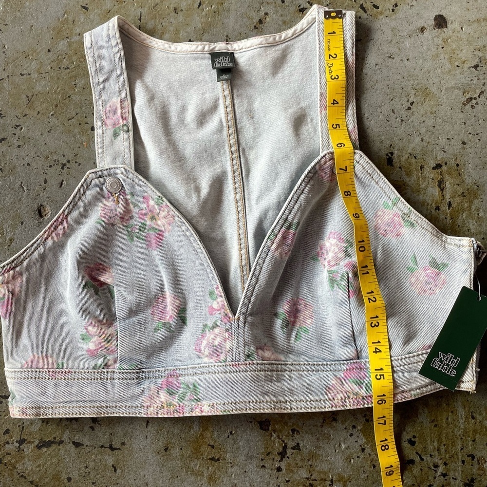 NWT Wild Fable Light Wash Floral Crop Denim Vest with Side Zipper in Size XL - Picture 3 of 9